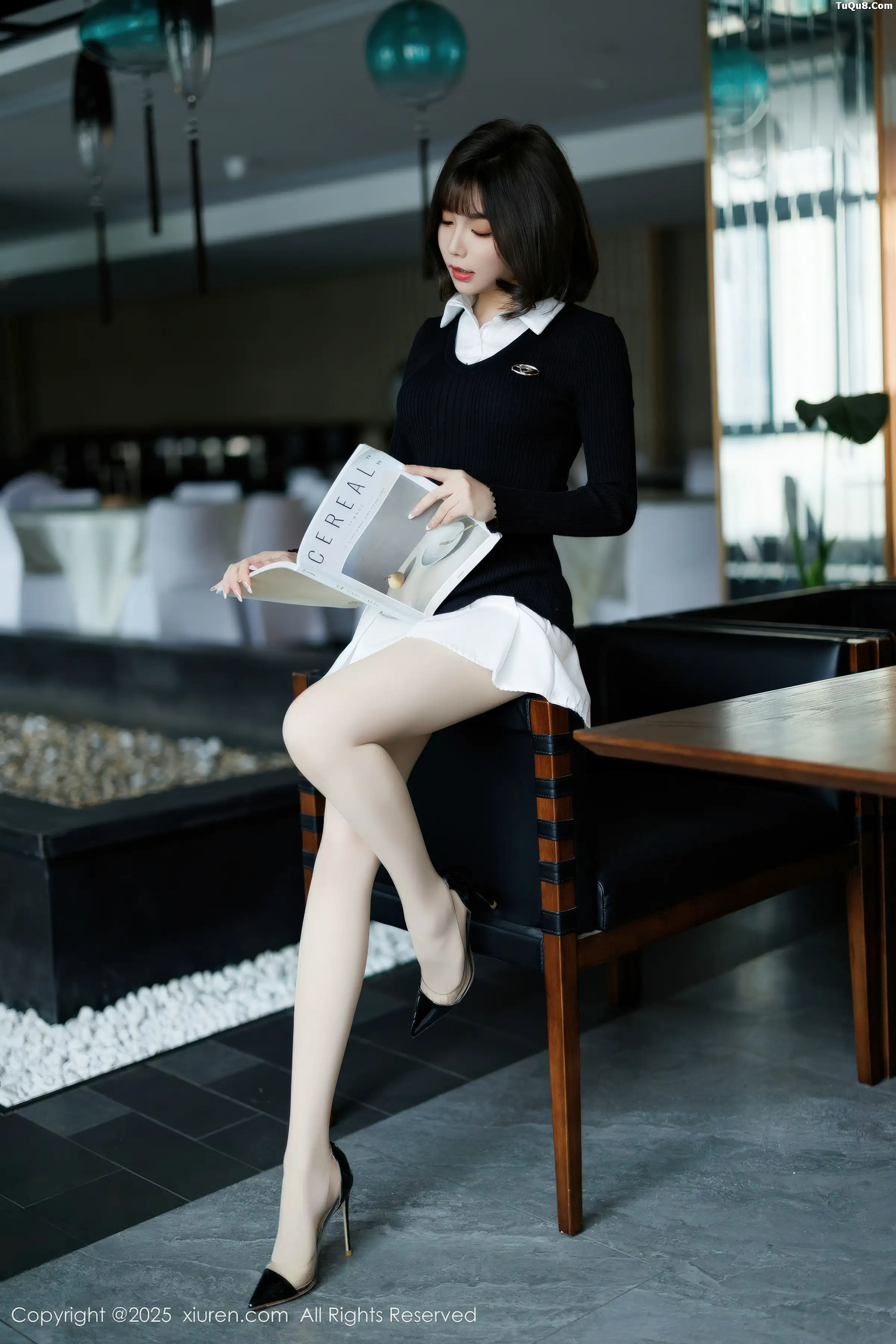 Issue 11138 of Lily's Lychee Photos [68 Pages]