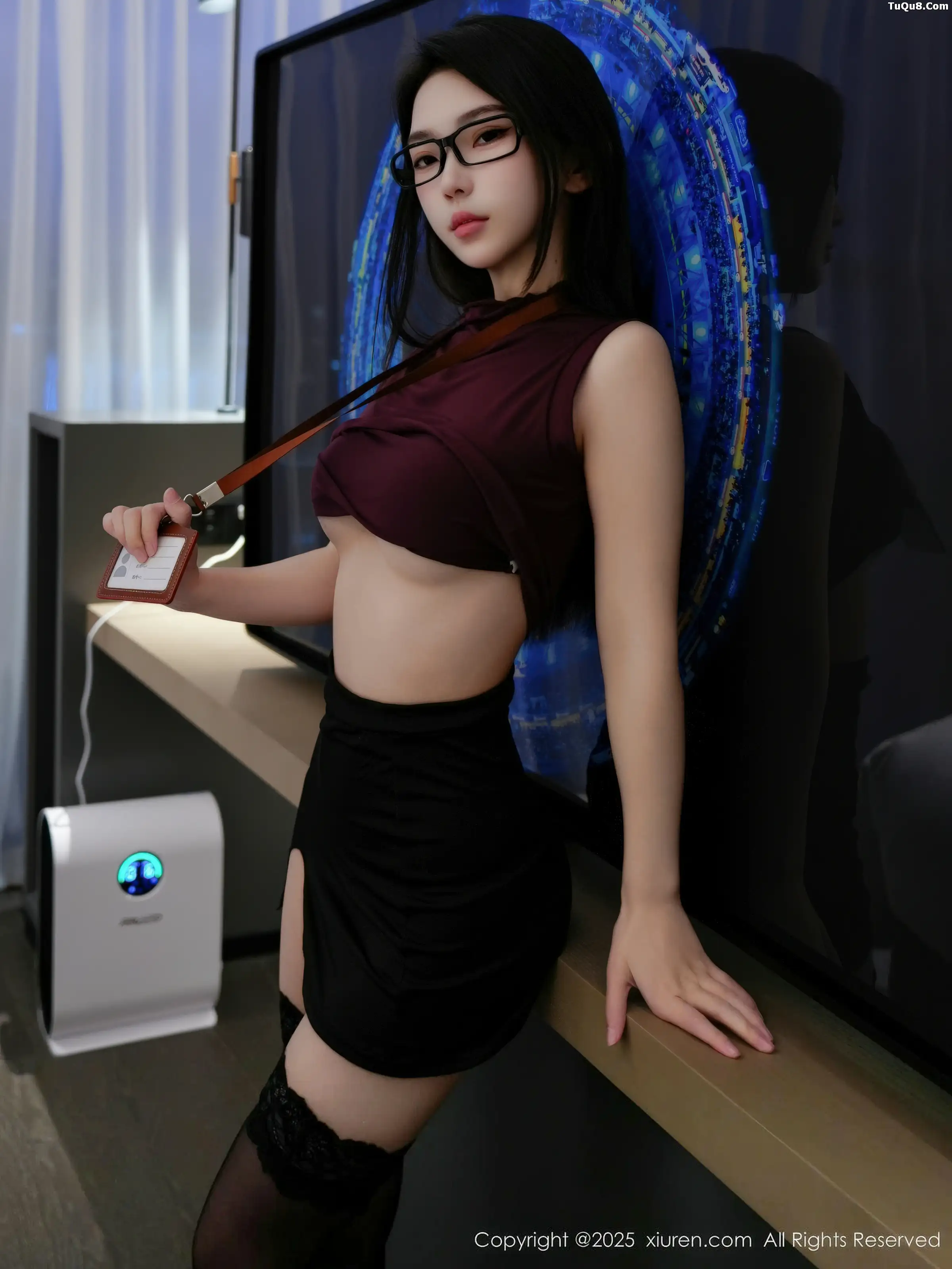 Issue 11135 of Burn Burn Little Peach Photos [68 pages]