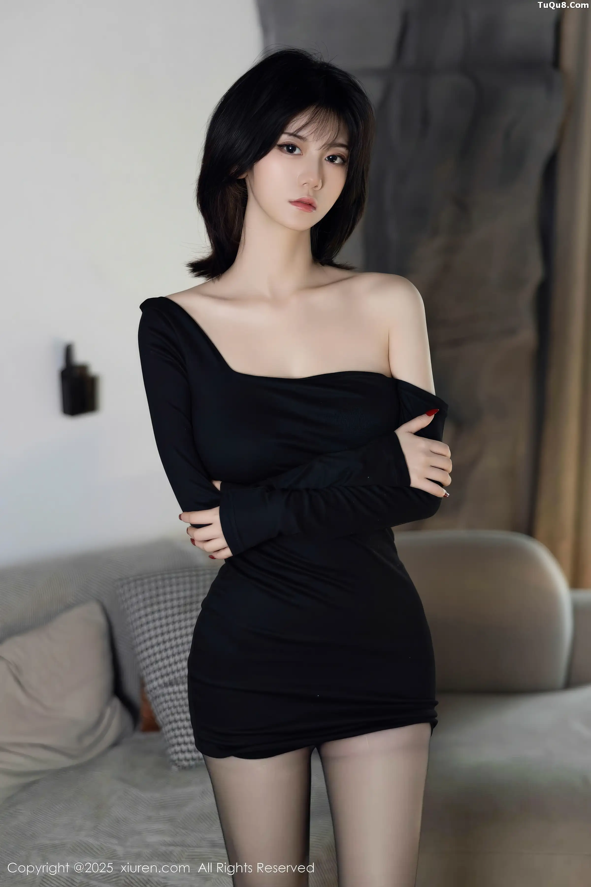 Issue 11105 of Ling Qi Qi's Photo Collection [100 Pages]