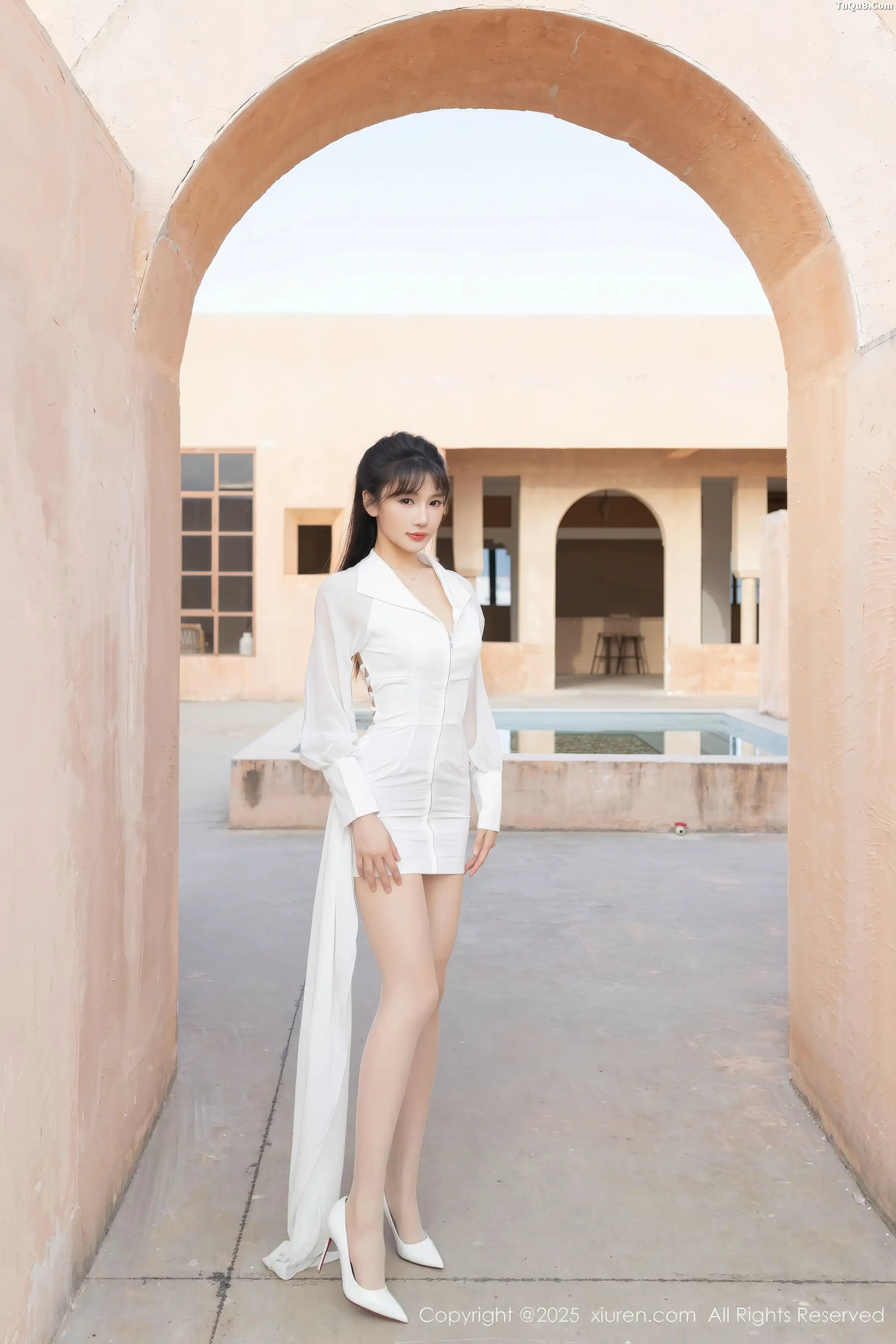 Issue 11100 of Land Xuanxuan's Photo Shoot [80 Pages]