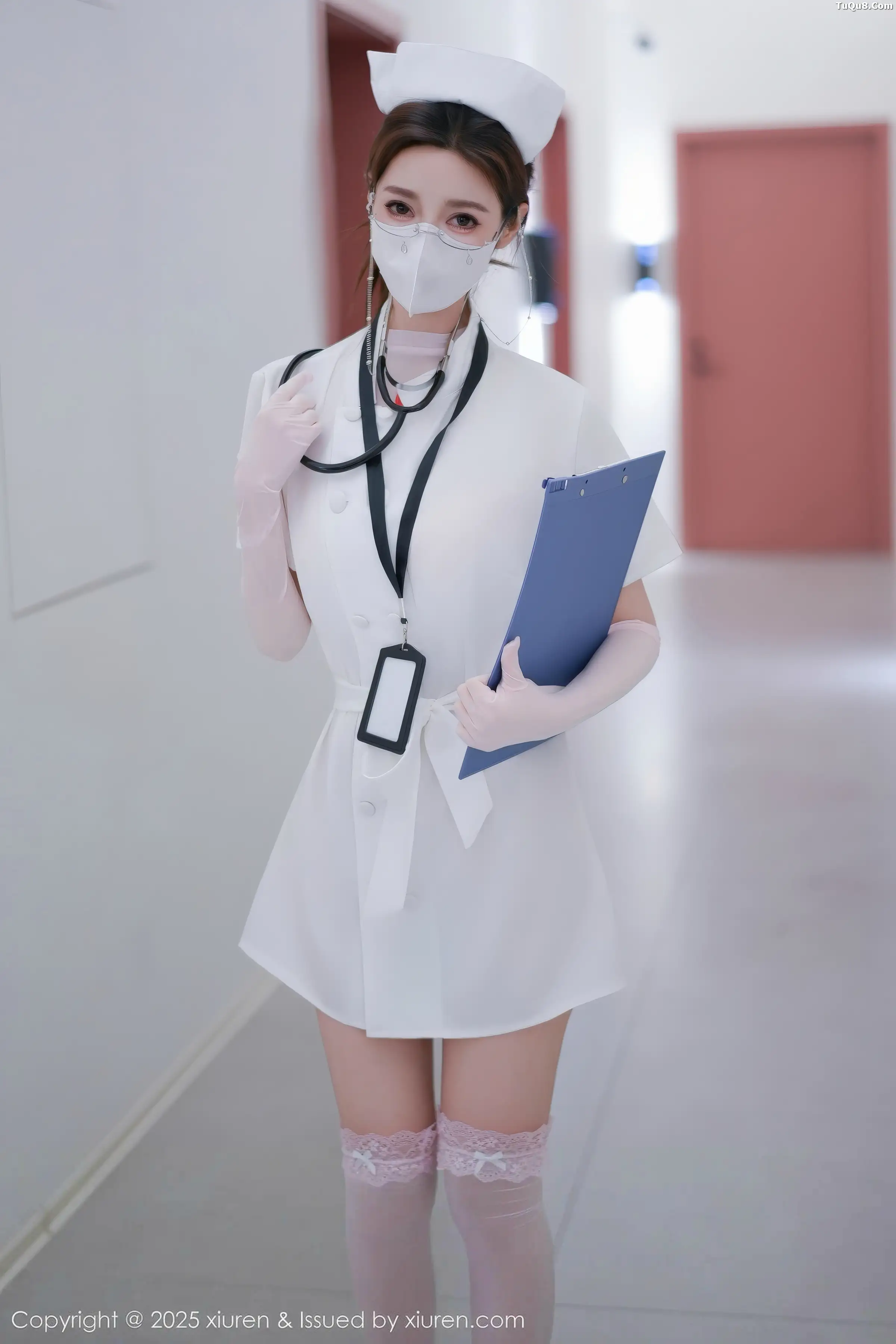 Issue 11099 of Peachy Keen Photos [78 images]