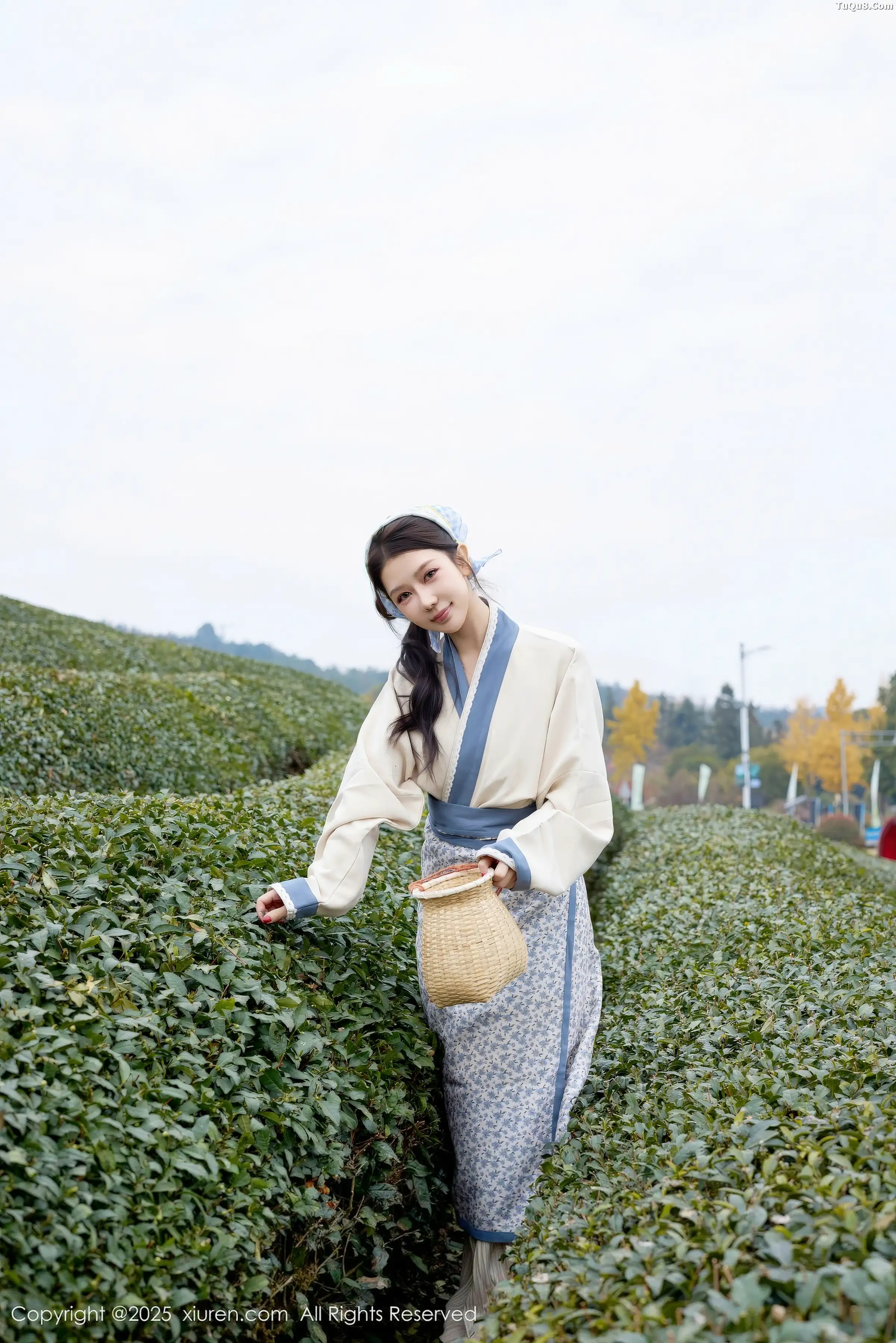 Issue 11098 of Tien Tien's Photos [61 Pictures]