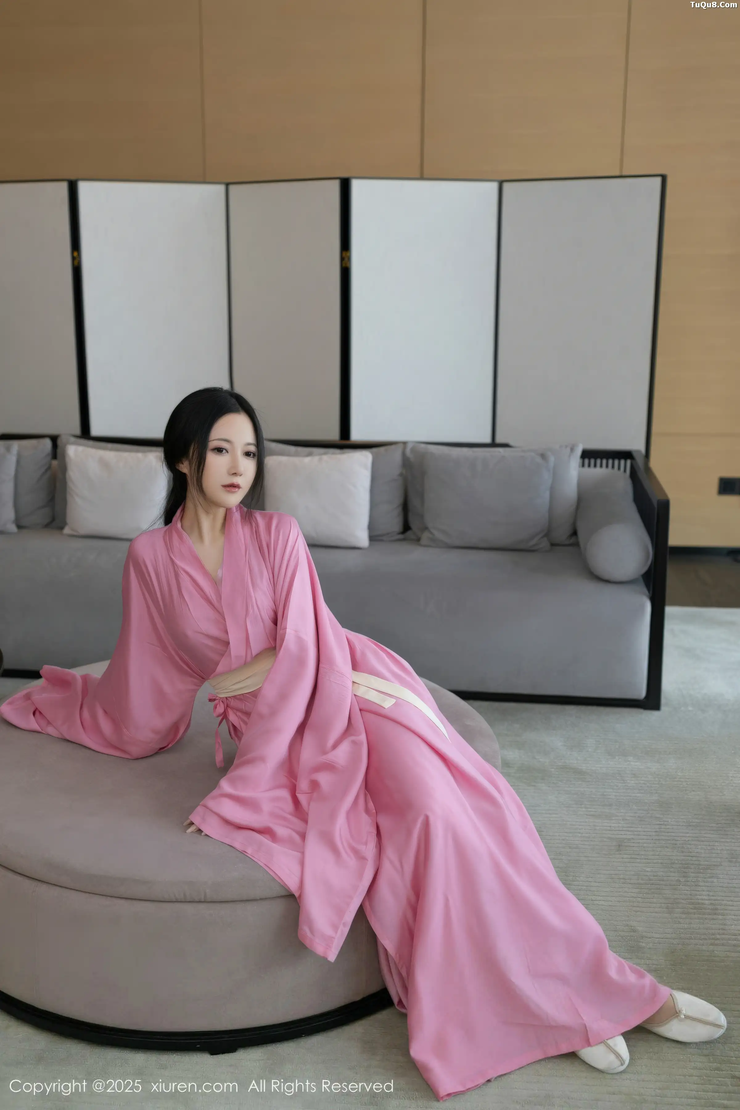 Issue 11049 of Fish Roe Photos [82 images]