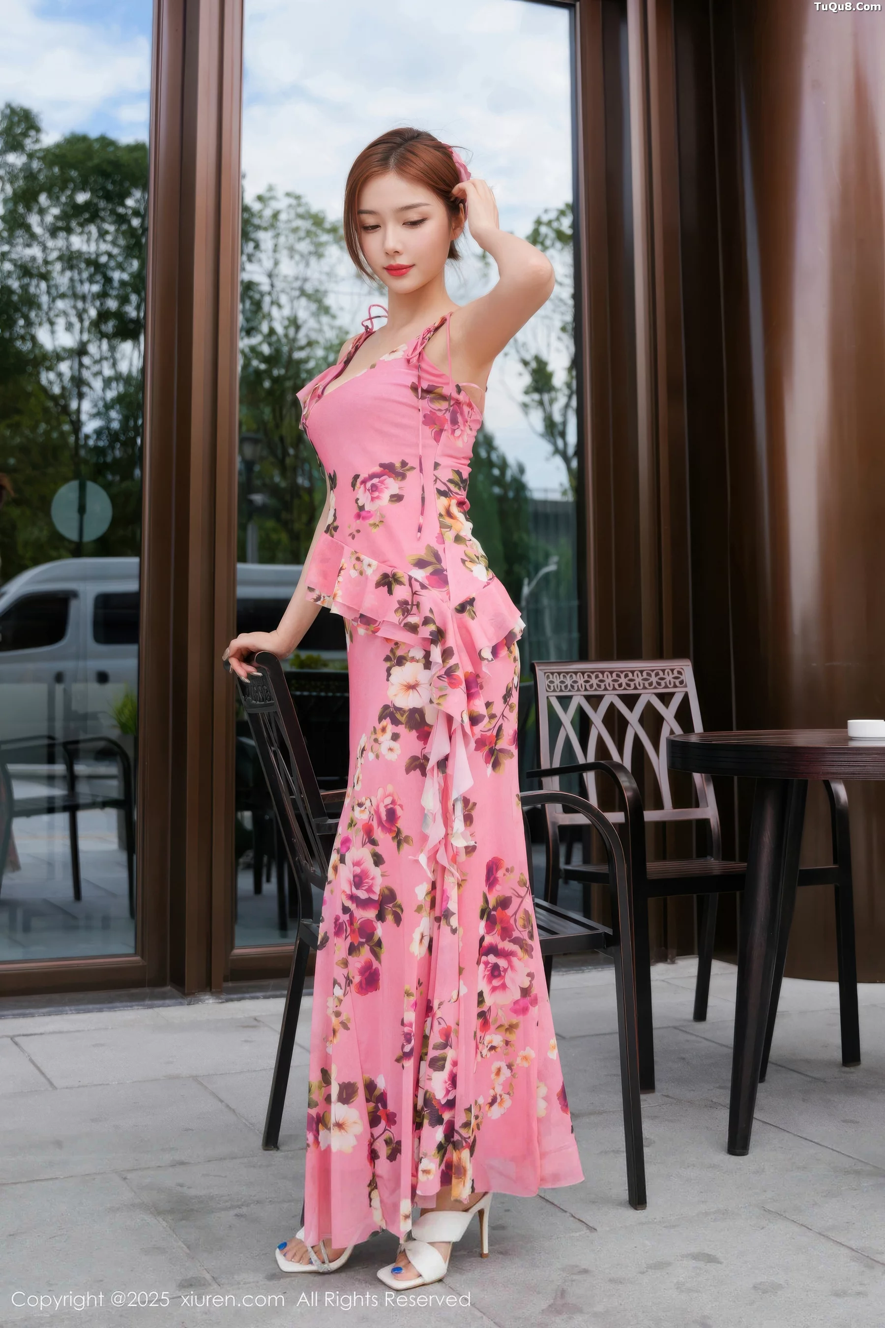 Issue 10954 of White Jasmine Photos [60 images]