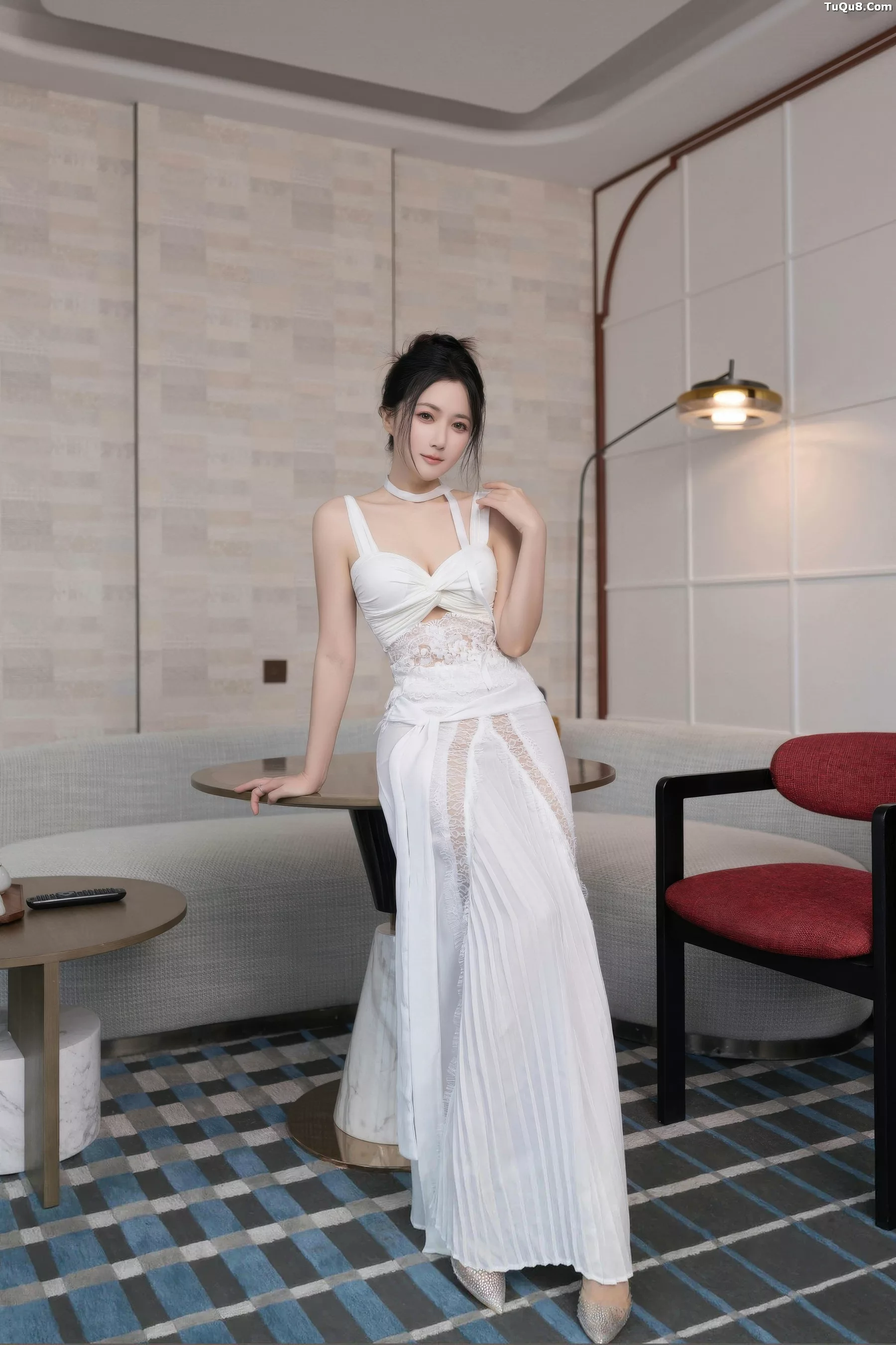 Issue 10911 of Fish Roe Photos [76 images]