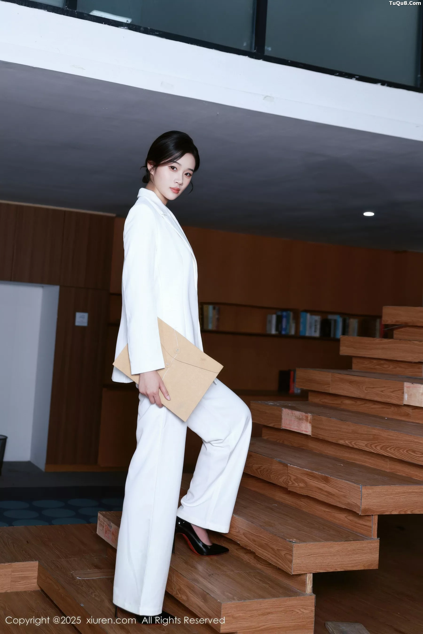 Issue 10908 of South Joe's Photography [72 Photos]