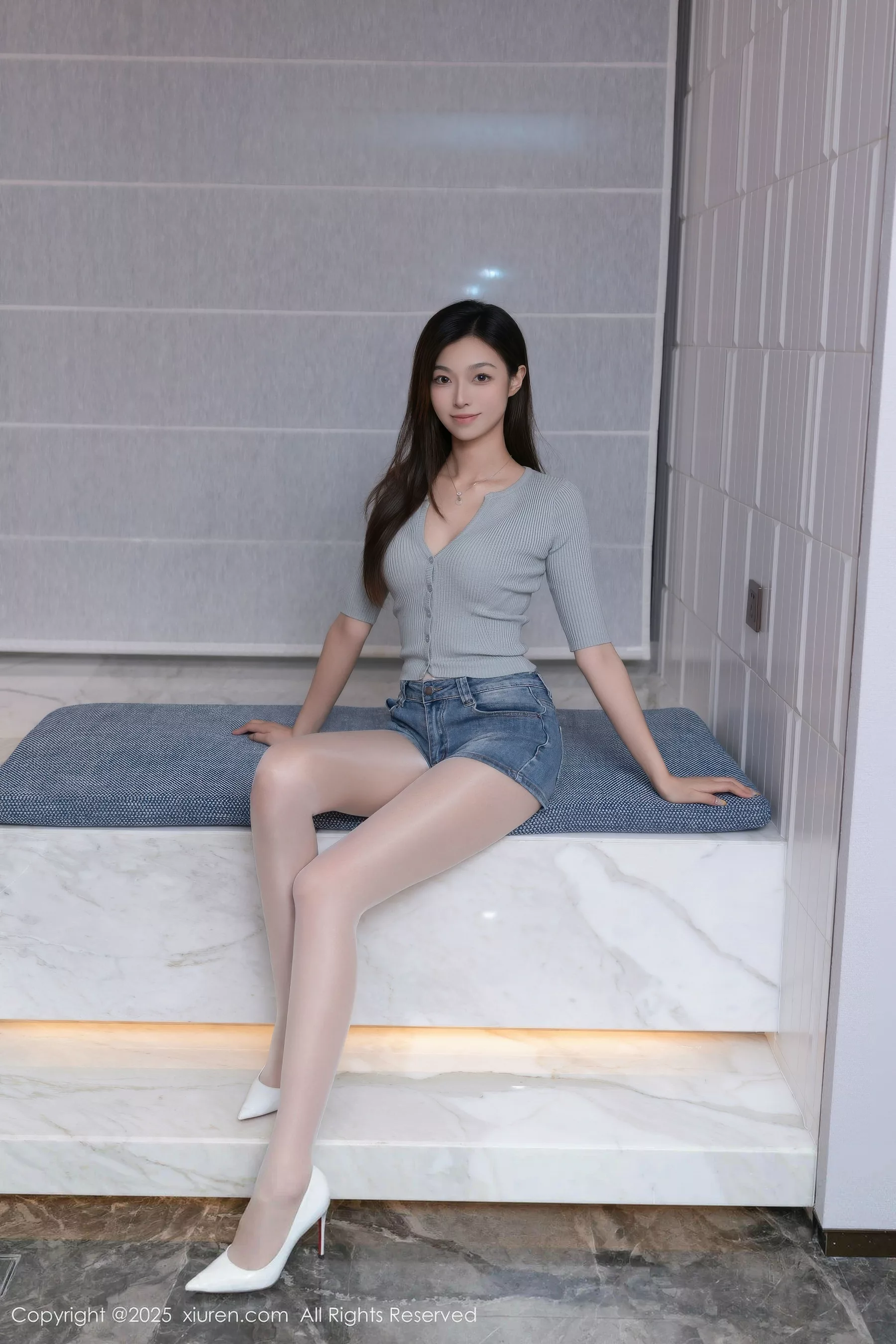 Kiki's Sweet Peach Photos - 80 Pages