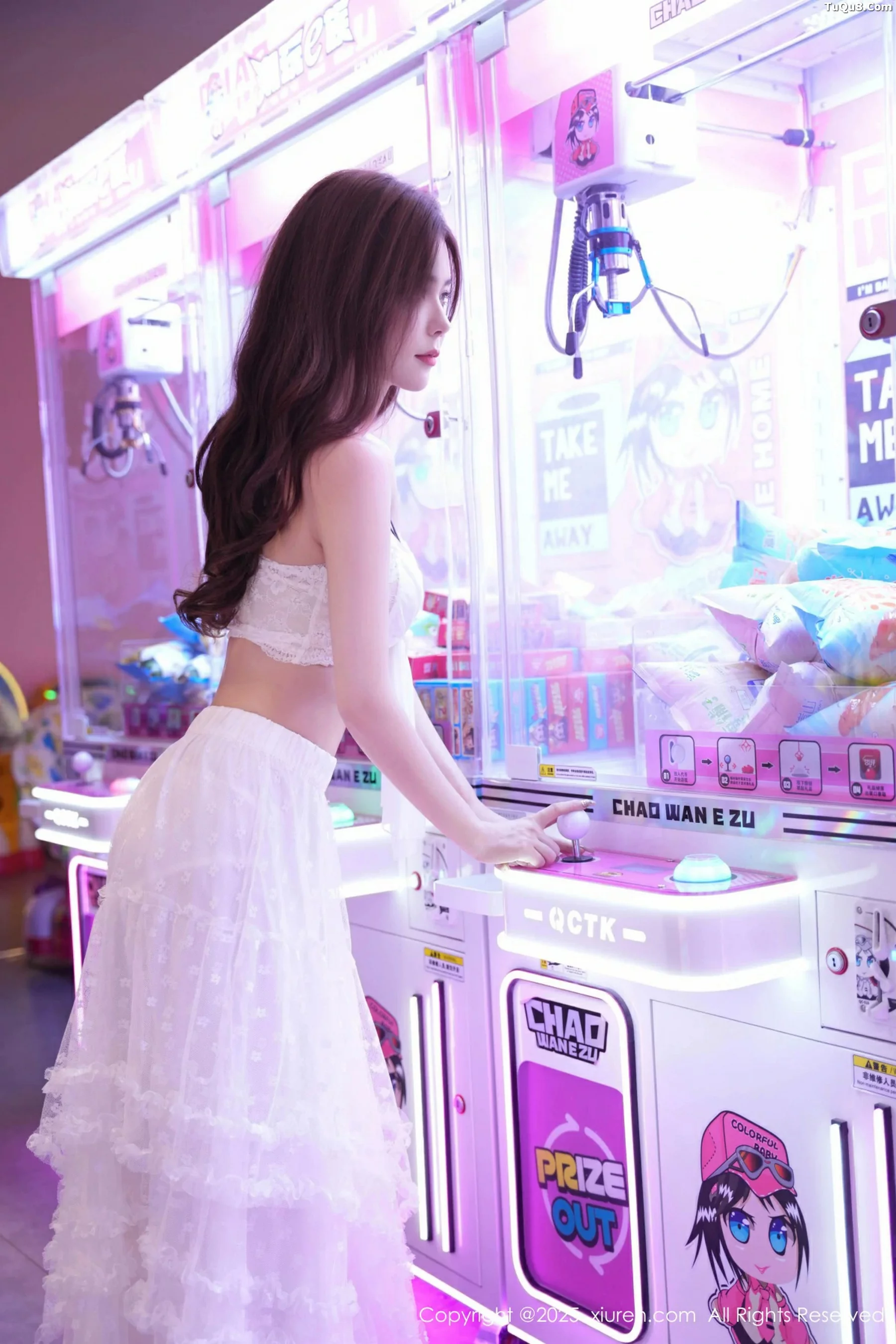 Issue 10791: A Sizzling Yellow Cucumber Photo Shoot [74 Pictures]