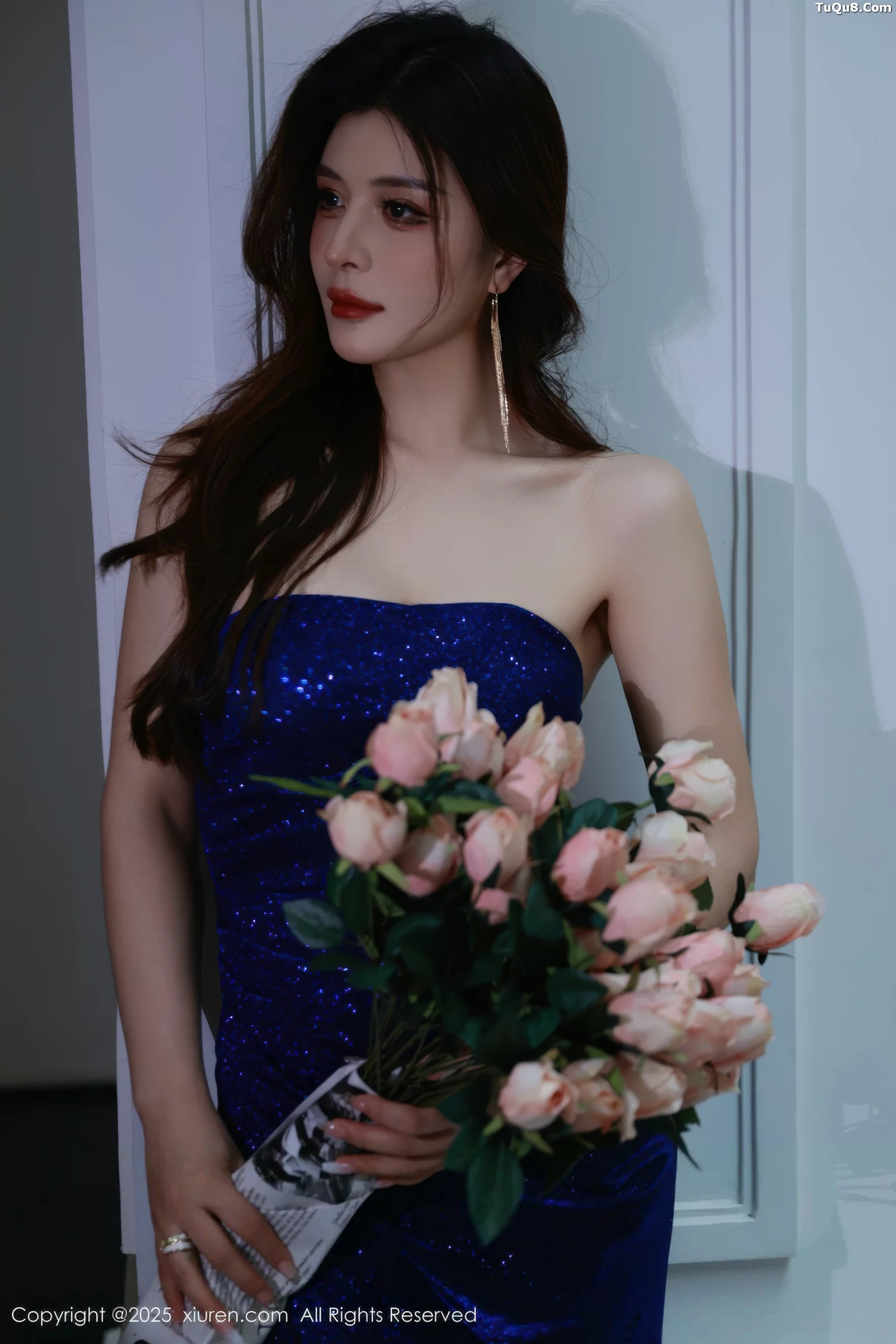 Issue 10740 of Aisha's Photo Shoot [71 Pictures]