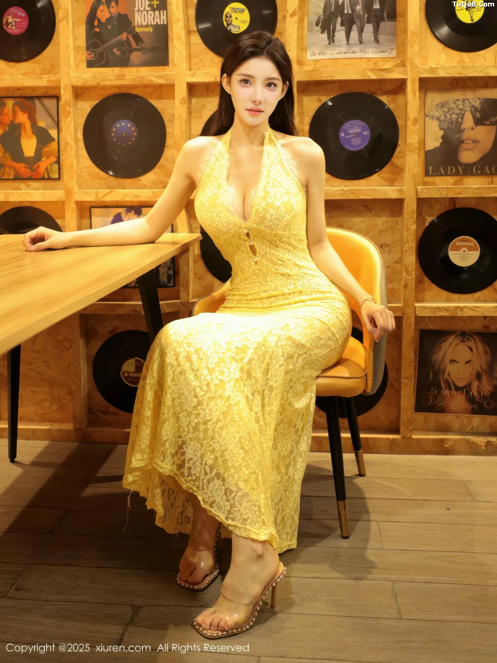 Issue 10715 of Li Xue'er's Photo Shoot [78 Photos]