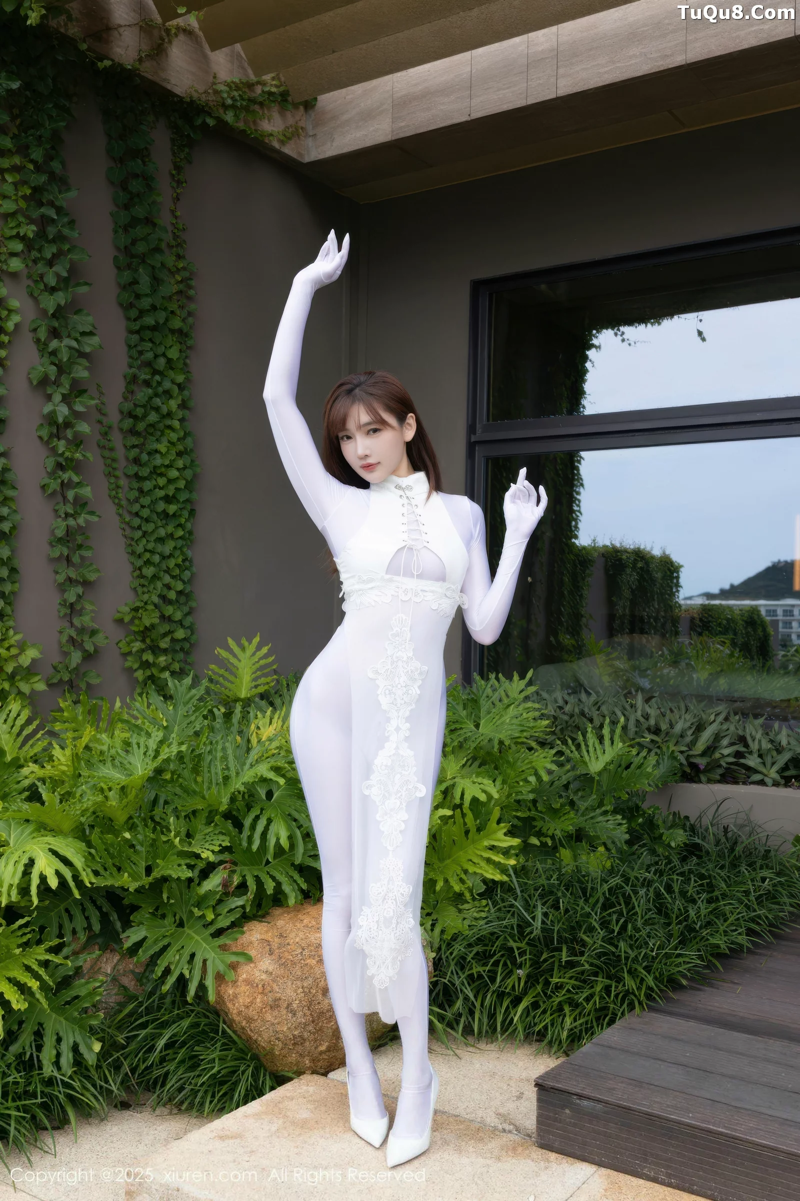 Issue 17004 of Land Xuanxuan's Photo Shoot [80 Pages]