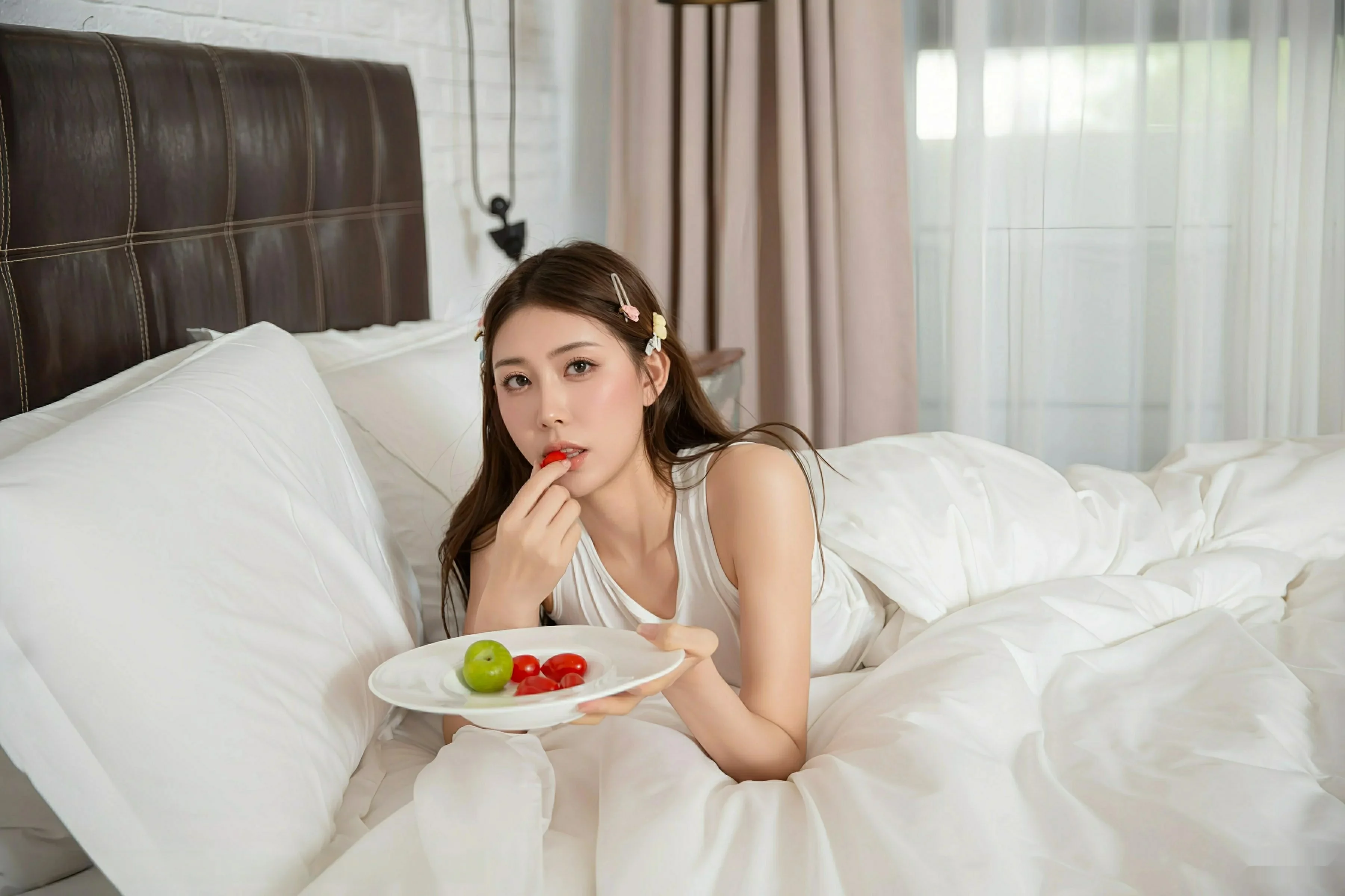 Issue 10679 of Yúexī Photography [72 Photos]