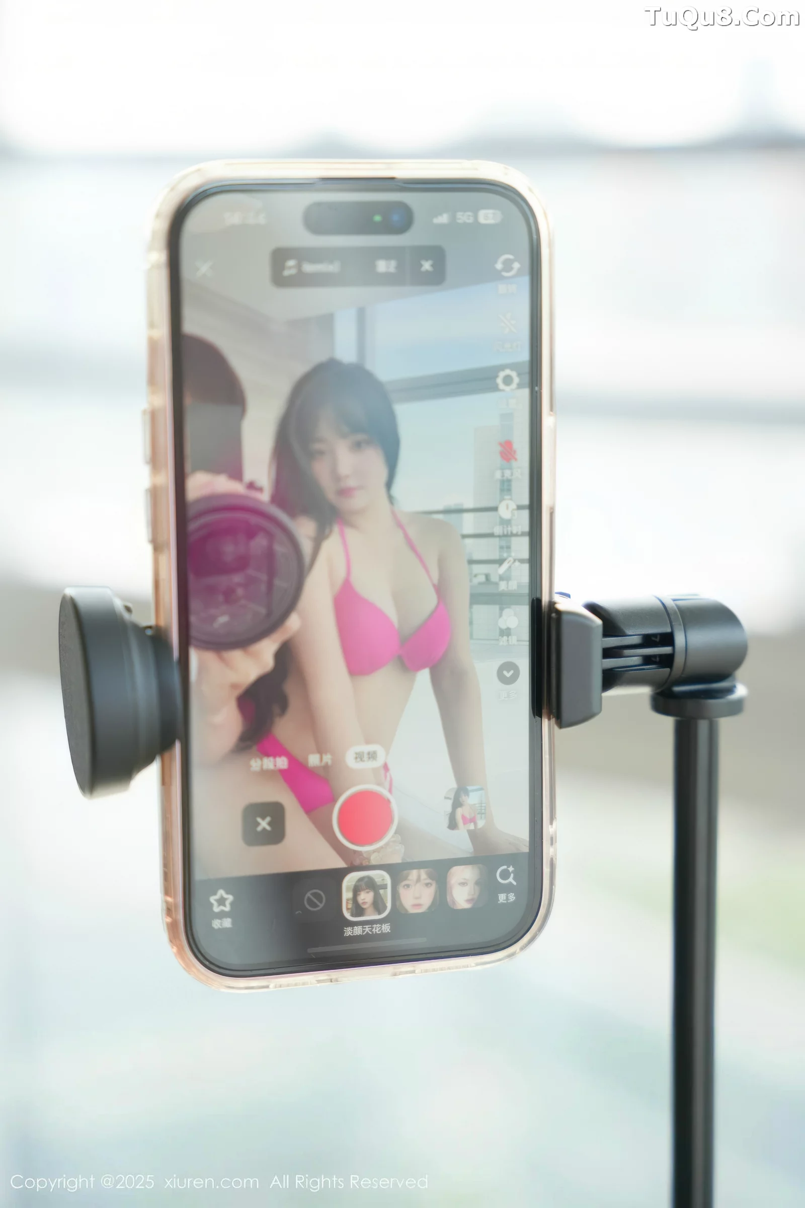 Issue 10675: A Heartfelt Photo Collection [76 Pages]