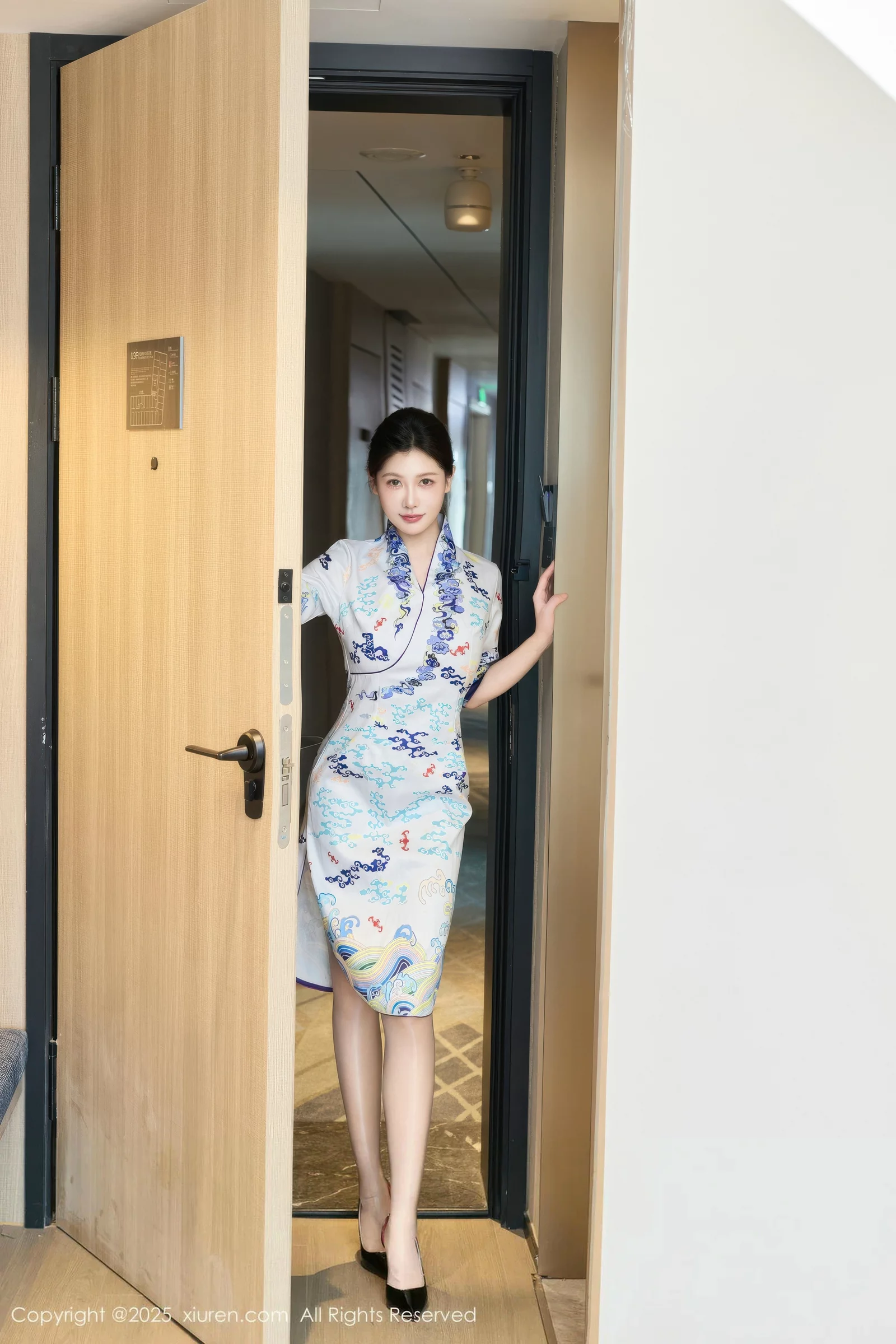 Issue 10654 of Tien Tien's Photo Shoot [54 Pages]