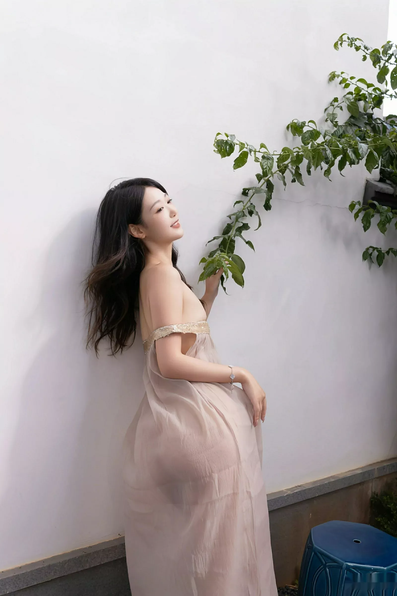 Issue 10619 of Tang Anqi's Photo Shoot [81P]