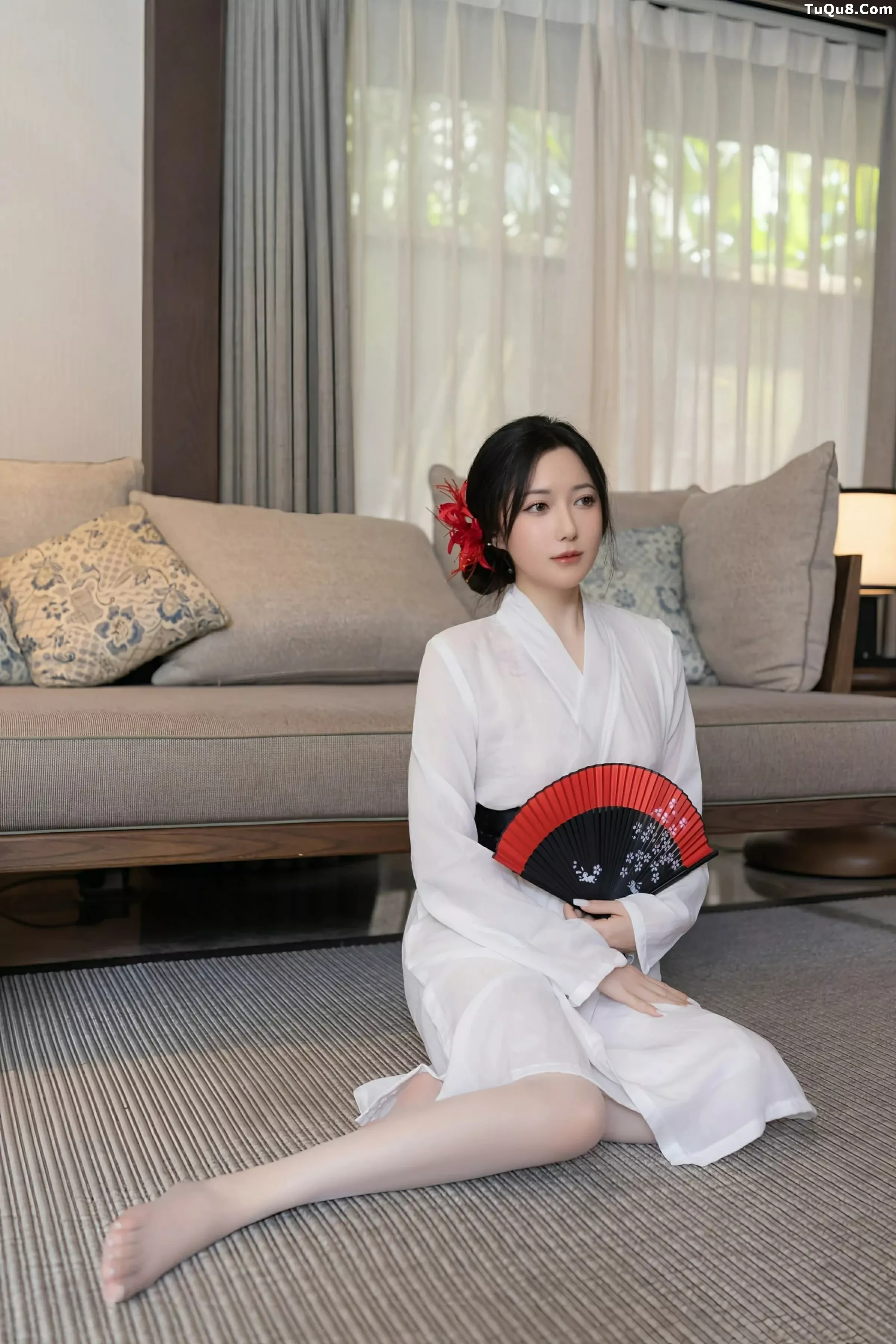 Issue 10514 of Fish Roe Photos [80 Pages]