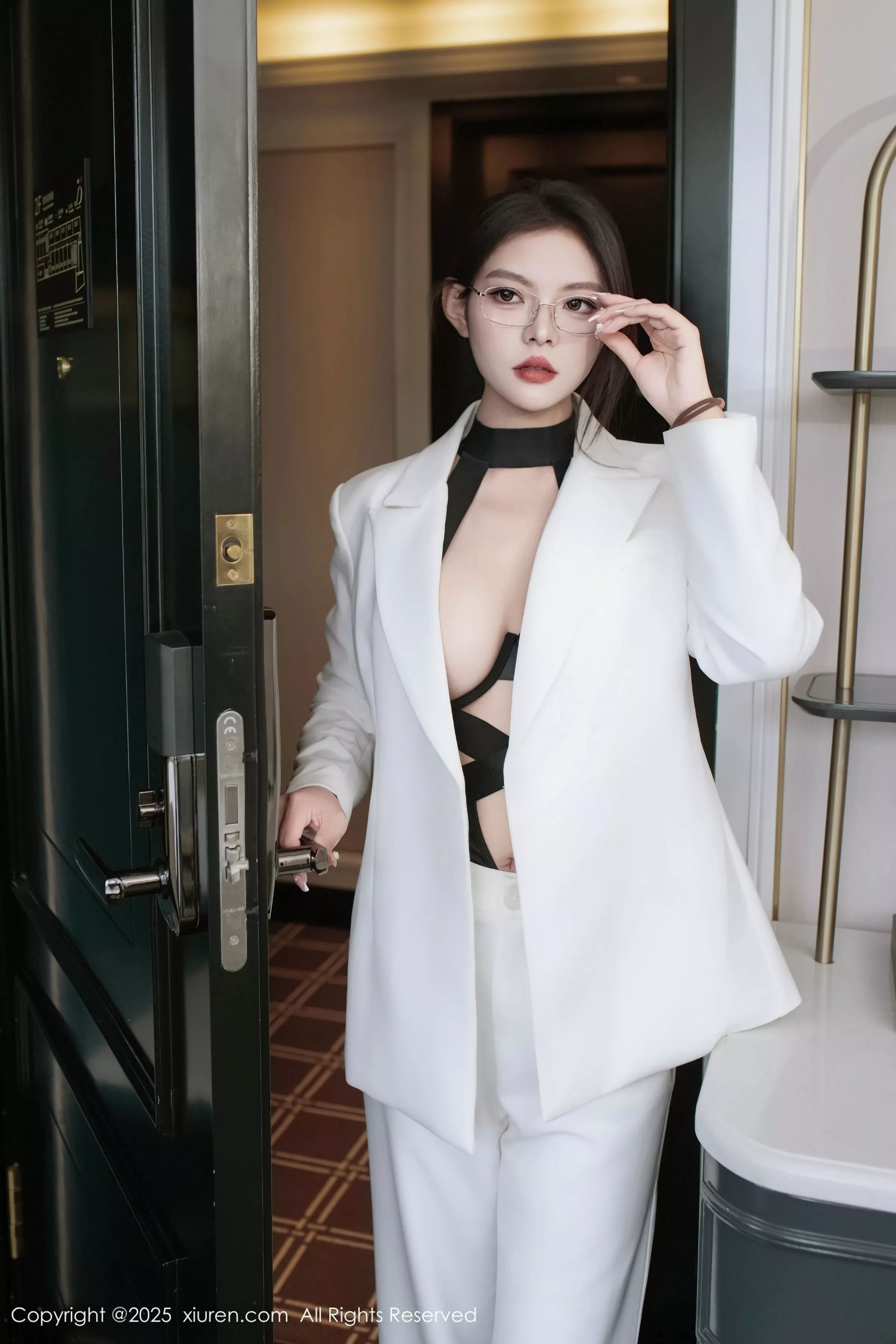 Issue 10464 of Winter Peace Photography [94 Pages]