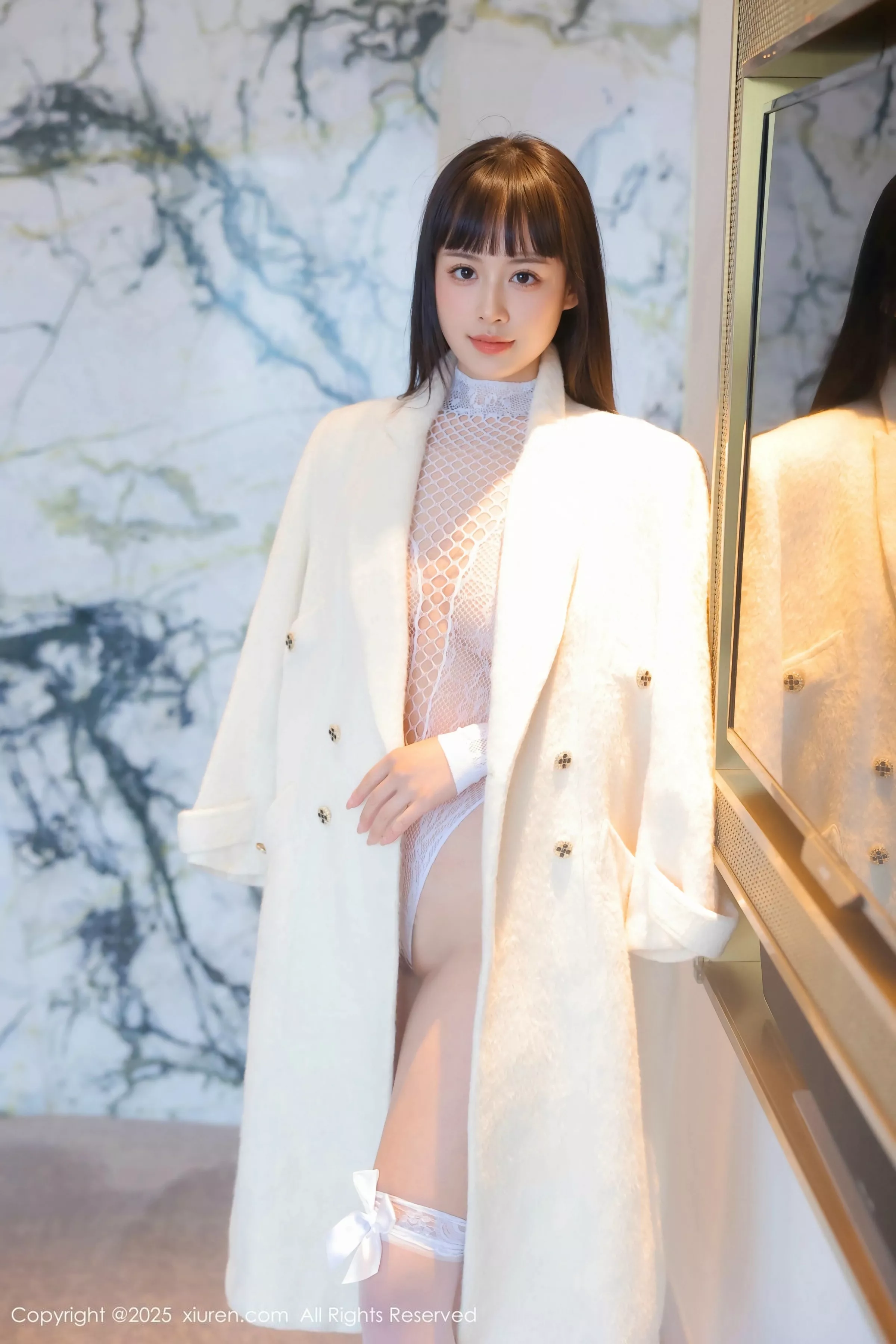 Issue 10454 of Vada magazine featuring a photo spread of Vadasey [69 pages].