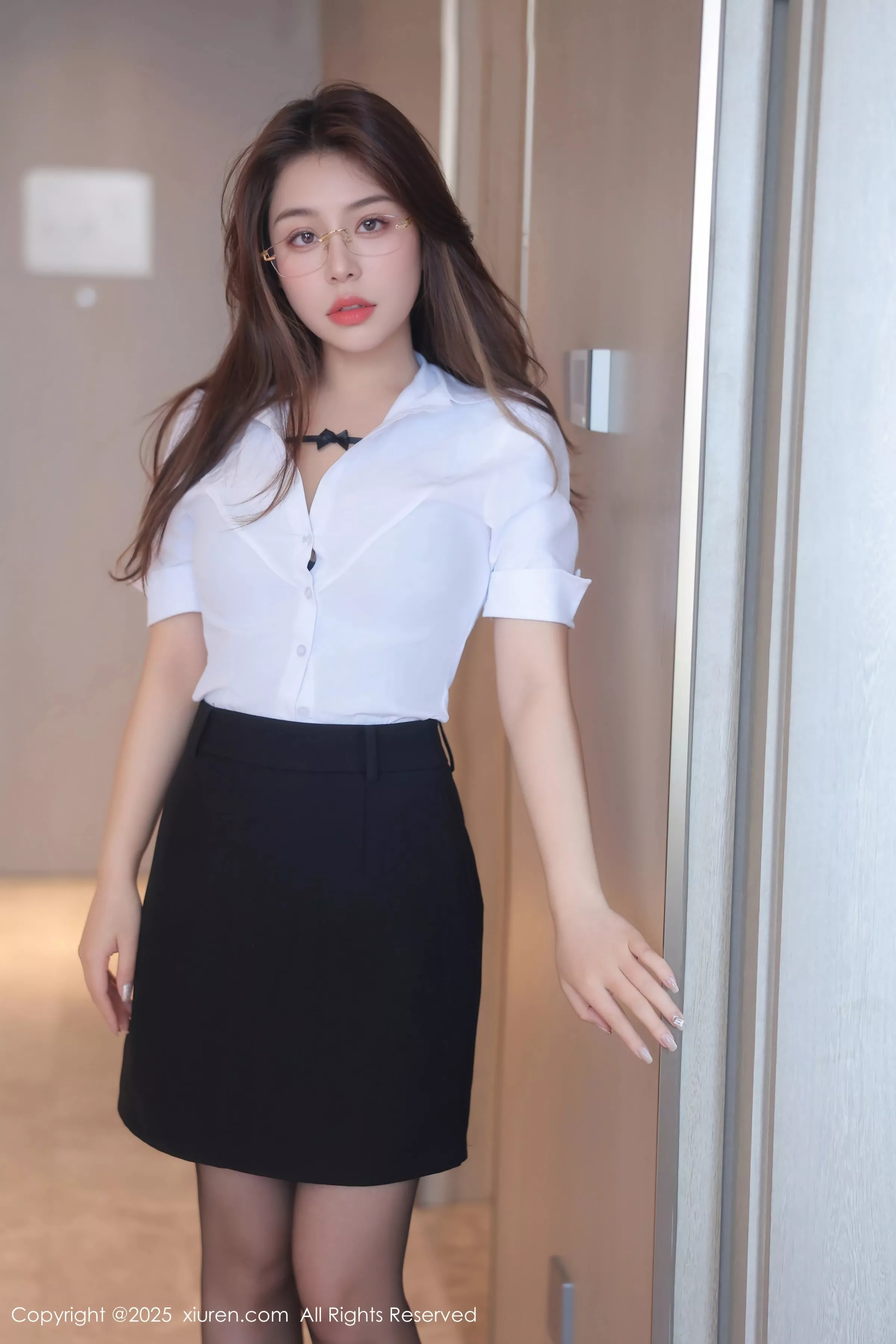 Issue 10204 of Cloudy Jewels Photography [76 Pages]