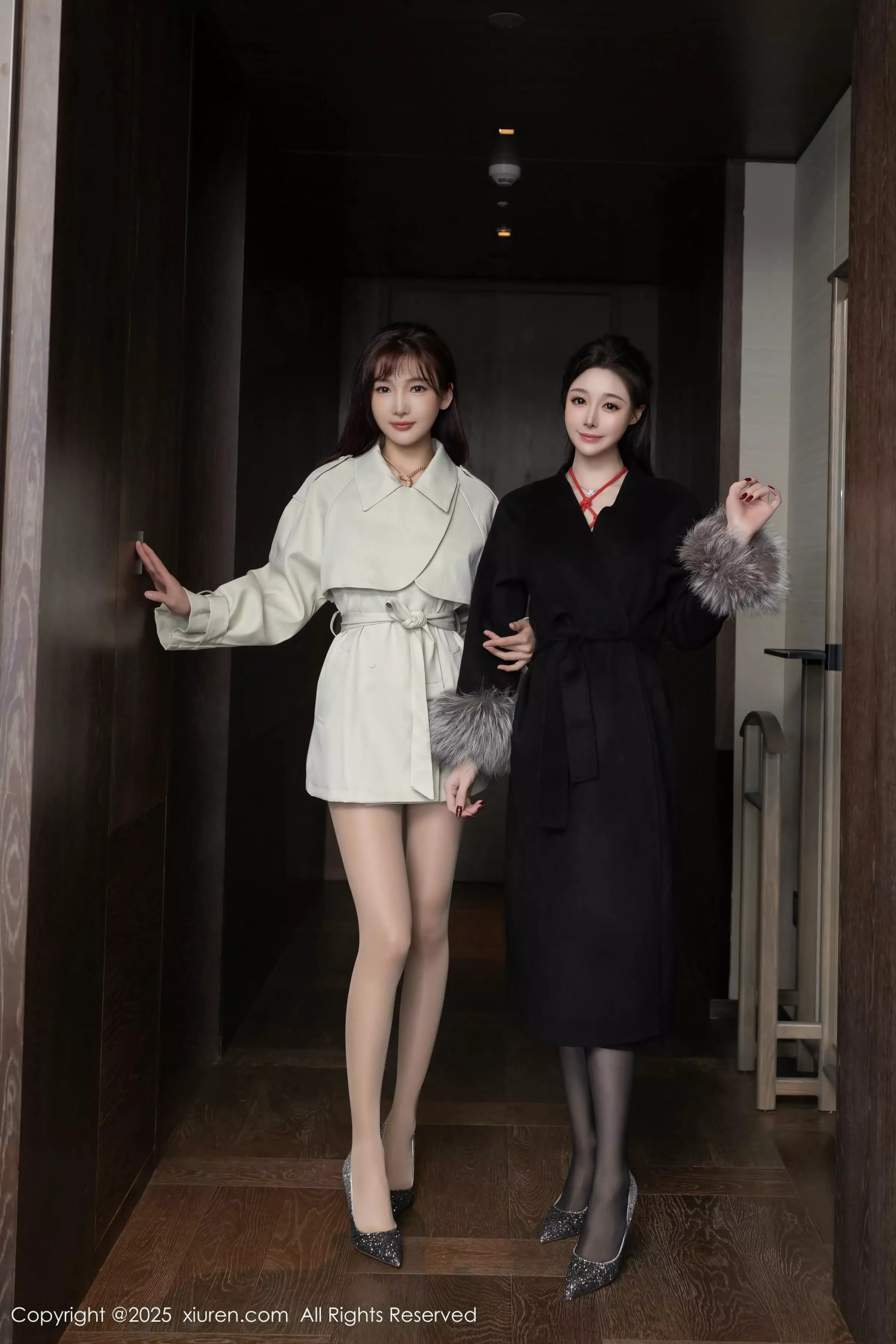 Issue 10107 of the Model Collection Photo Set [80 Pages]