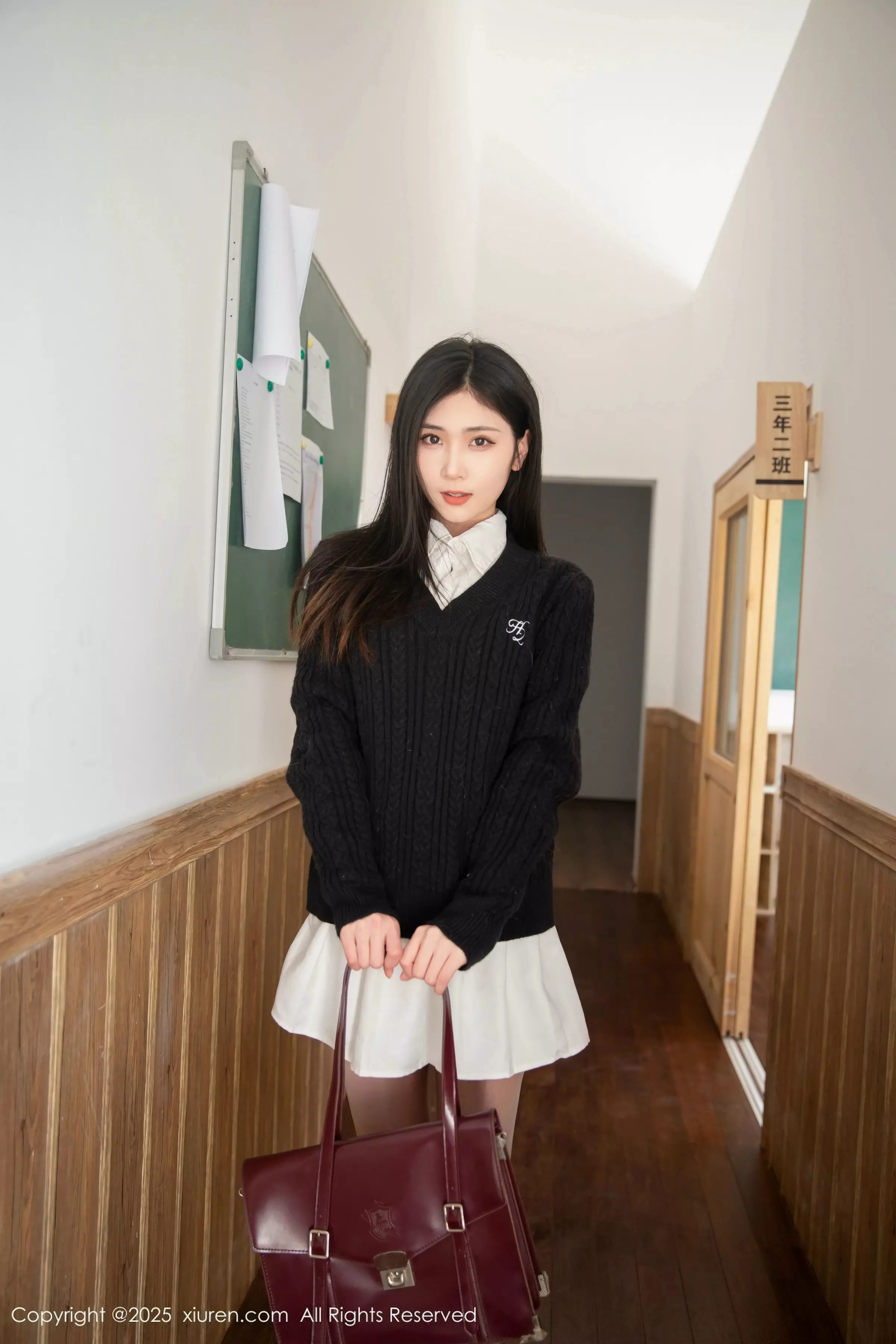 Issue 10078 of Liu Tingting's Photo Shoot [80 Pages]