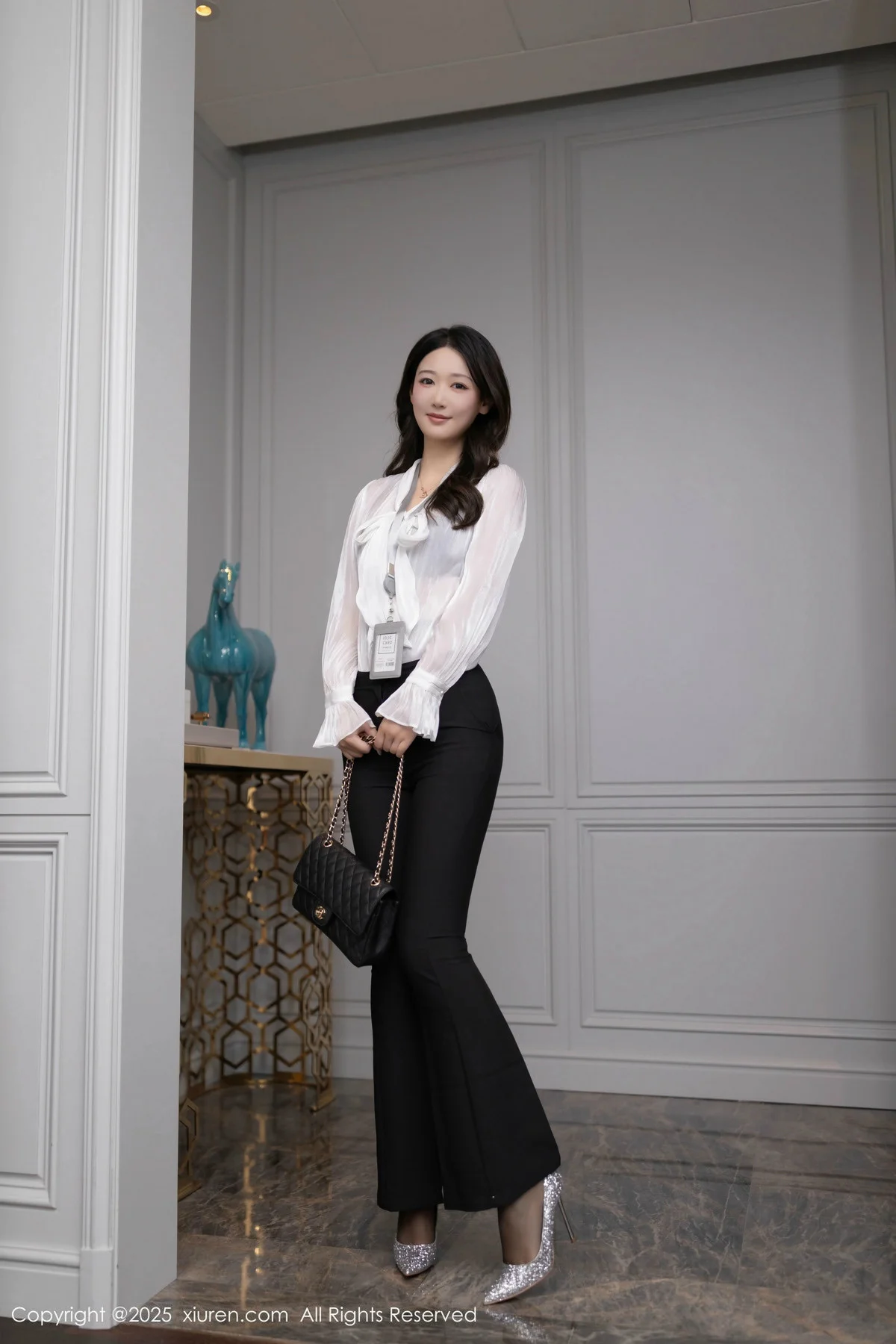 Issue 9960 of Tang Anqi's Photo Shoot [82 Pages]