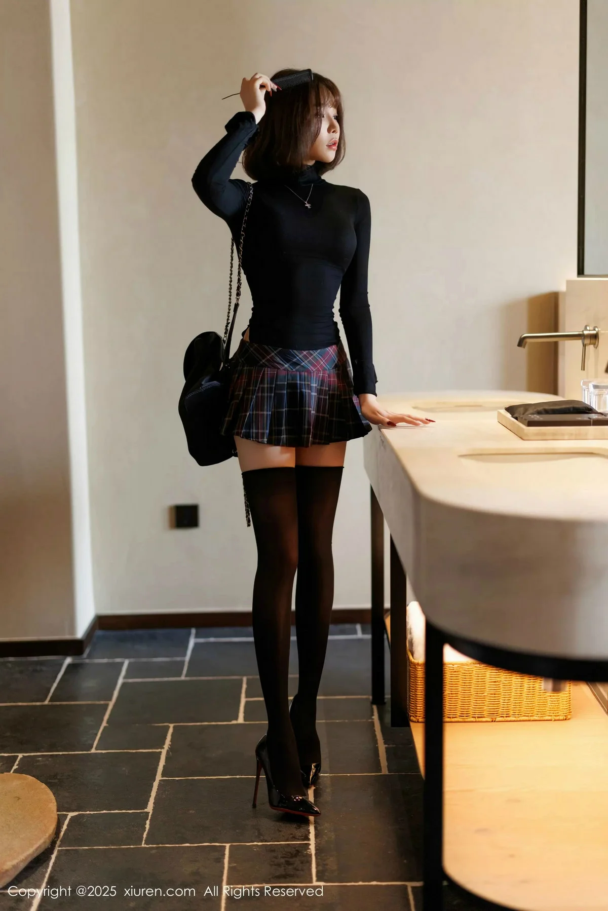 Issue 9944 of Xu Lizi's Photo Shoot [85 Pages]