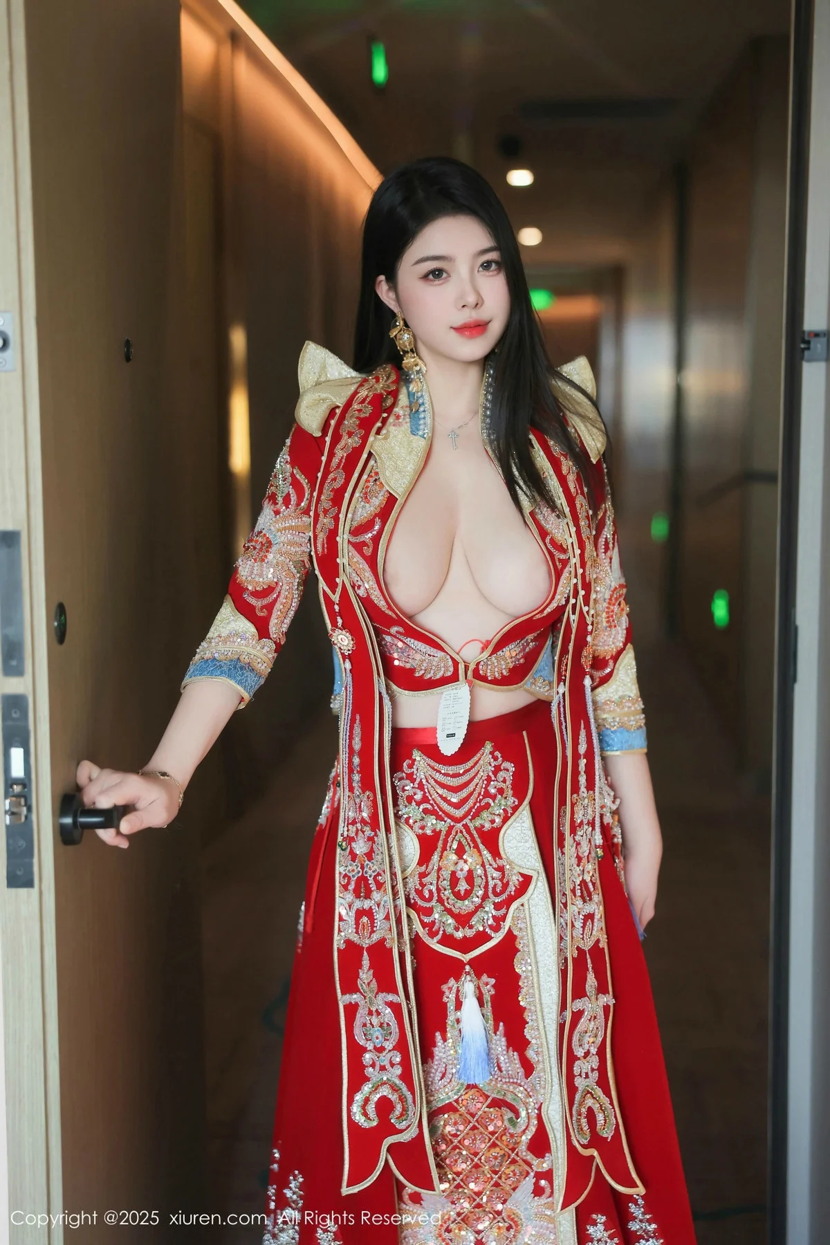 Issue 9869 of Lin Ruofan's Photography [74 Photos]