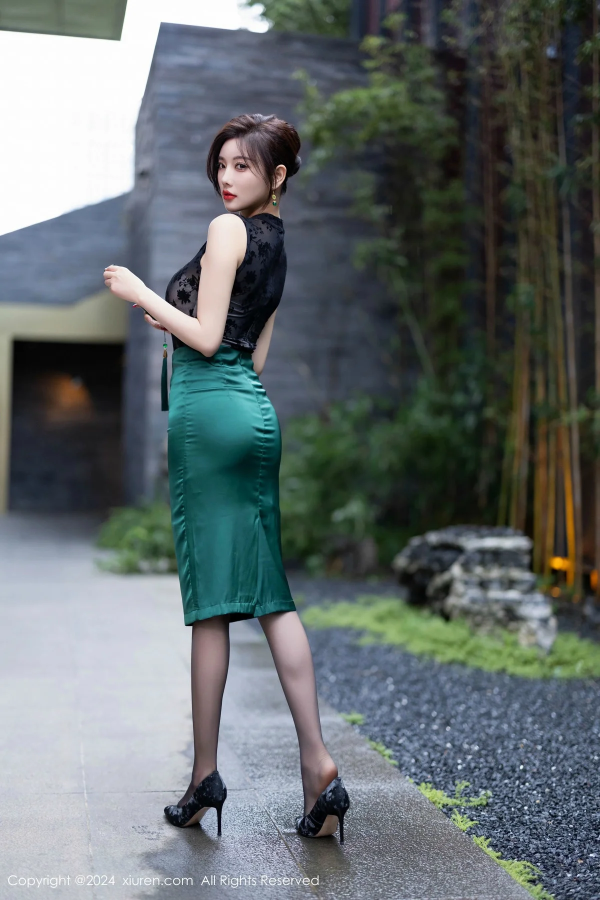 Issue 9384 of Yang Chenchen's Photobook [80 Pages]